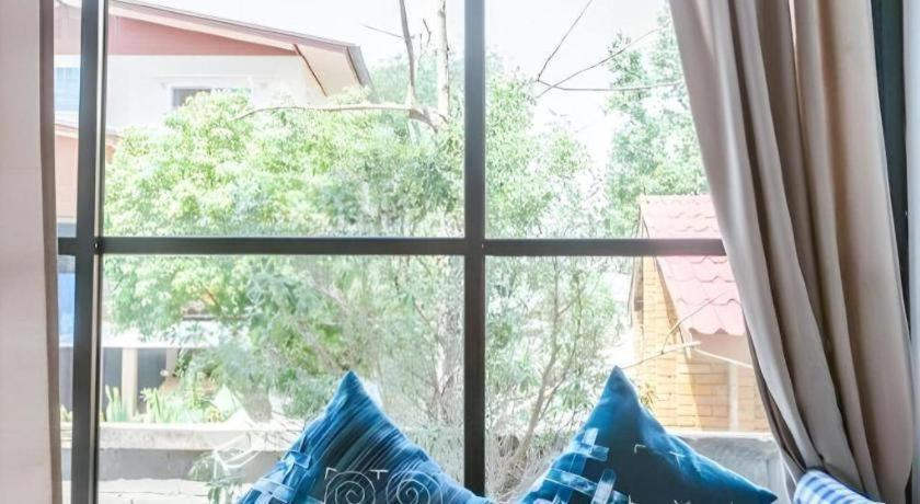 Hug Inn Phrae Extérieur photo