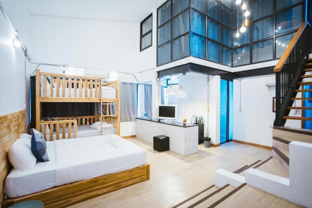 Hug Inn Phrae Extérieur photo
