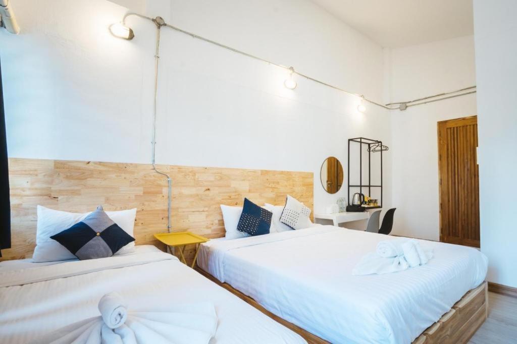 Hug Inn Phrae Extérieur photo
