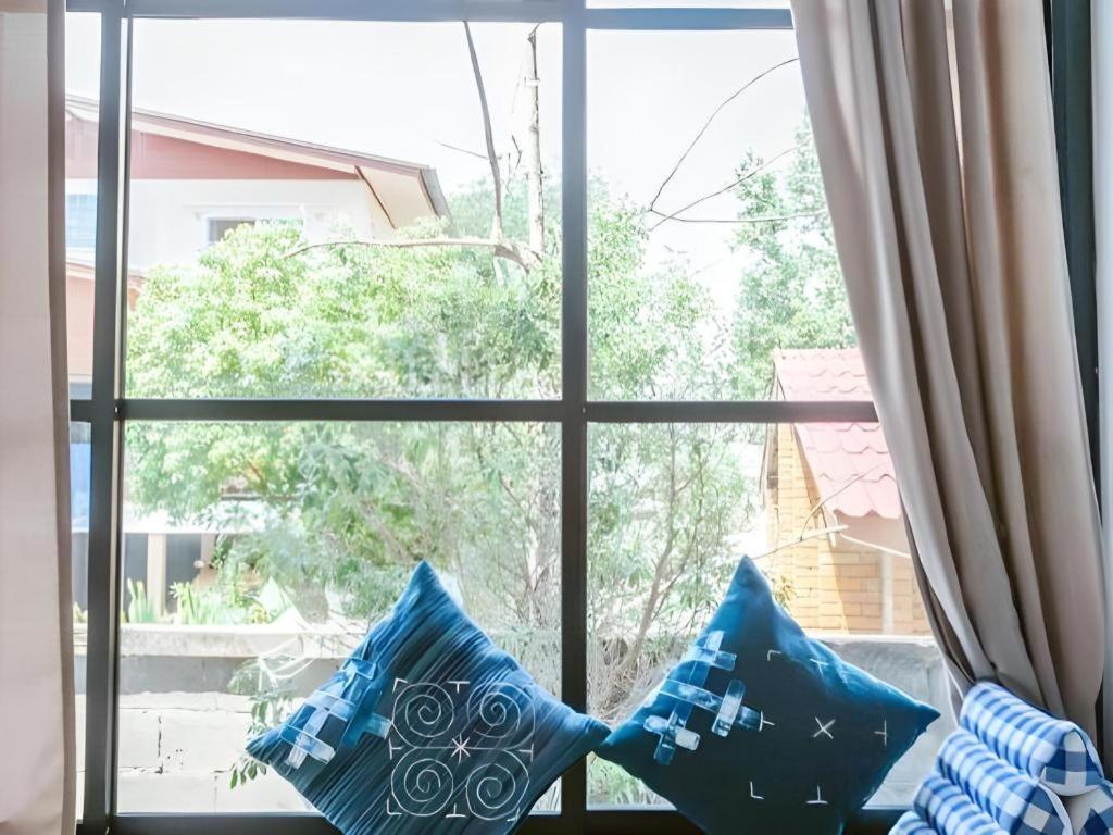 Hug Inn Phrae Extérieur photo